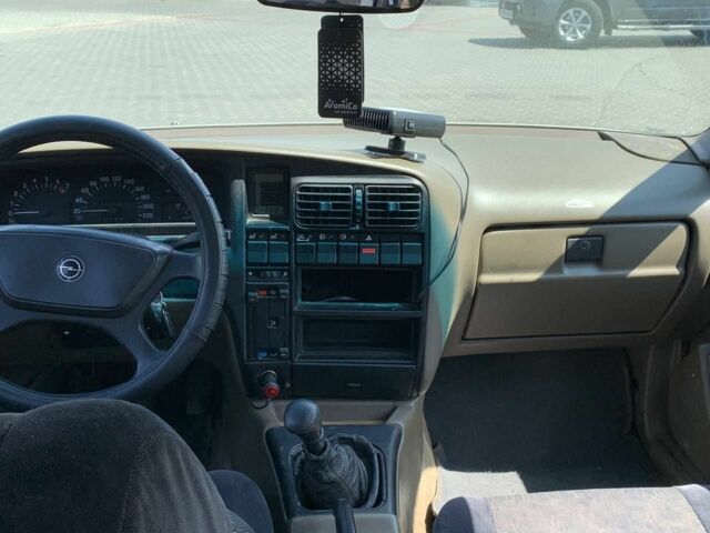 Опель Омега 1987 в Березань на Automoto.ua Серый Опель Омега, объемом двигателя 2 л и пробегом 200 тыс. км за 410 $, фото 4 на Automoto.ua