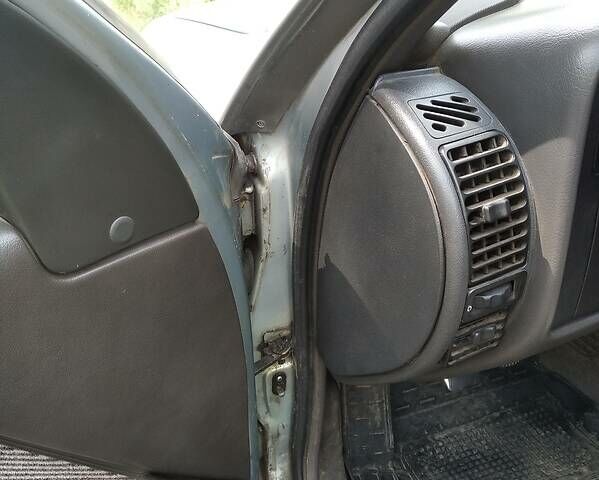 Сірий Опель Омега, об'ємом двигуна 1.8 л та пробігом 300 тис. км за 400 $, фото 11 на Automoto.ua