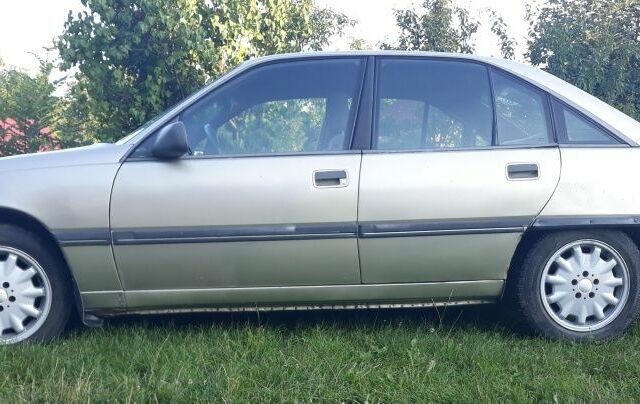 Серый Опель Омега, объемом двигателя 2 л и пробегом 305 тыс. км за 1750 $, фото 6 на Automoto.ua