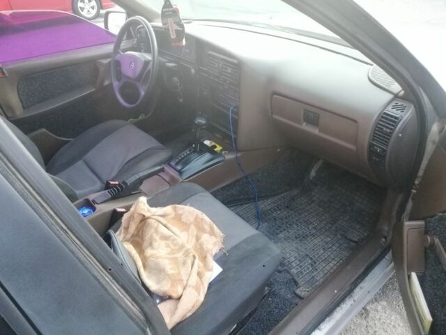 Серый Опель Омега, объемом двигателя 2 л и пробегом 300 тыс. км за 800 $, фото 6 на Automoto.ua