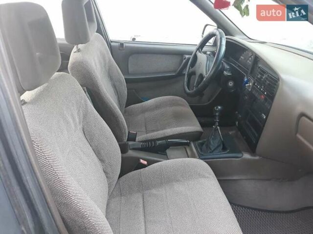 Сірий Опель Омега, об'ємом двигуна 2 л та пробігом 305 тис. км за 1750 $, фото 9 на Automoto.ua