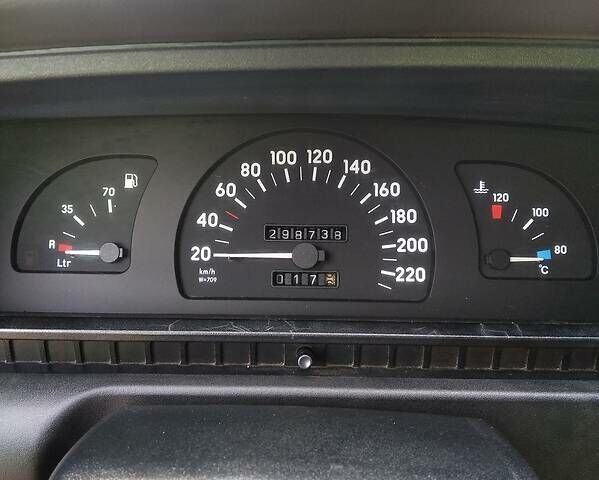 Сірий Опель Омега, об'ємом двигуна 1.8 л та пробігом 300 тис. км за 400 $, фото 10 на Automoto.ua