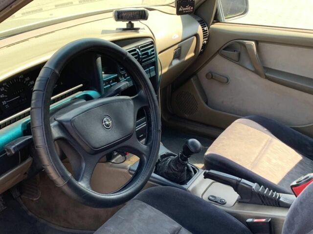 Опель Омега 1987 в Березань на Automoto.ua Серый Опель Омега, объемом двигателя 2 л и пробегом 200 тыс. км за 410 $, фото 5 на Automoto.ua