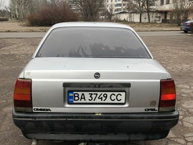 Серый Опель Омега, объемом двигателя 1.8 л и пробегом 325 тыс. км за 1400 $, фото 4 на Automoto.ua