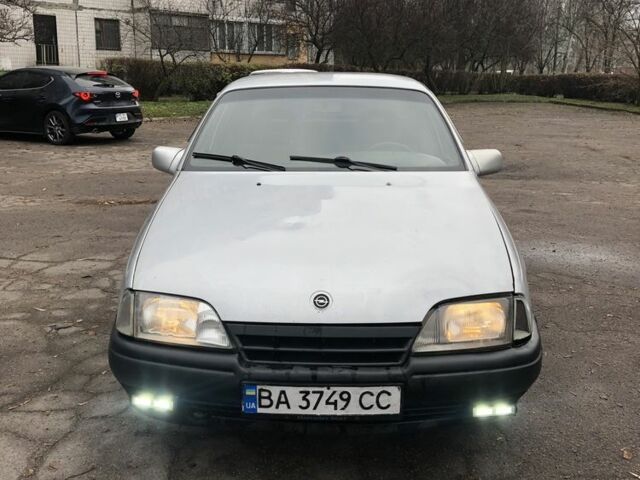 Серый Опель Омега, объемом двигателя 1.8 л и пробегом 325 тыс. км за 1400 $, фото 1 на Automoto.ua