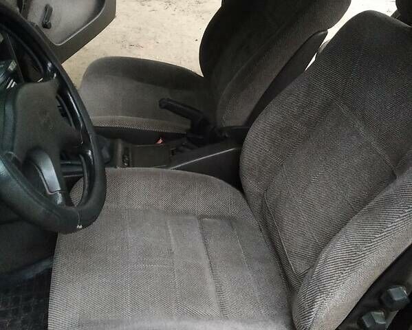 Сірий Опель Омега, об'ємом двигуна 1.8 л та пробігом 300 тис. км за 400 $, фото 16 на Automoto.ua