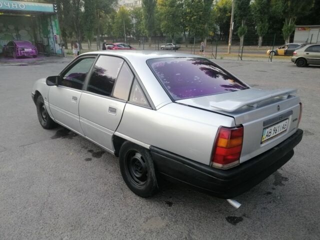 Серый Опель Омега, объемом двигателя 2 л и пробегом 300 тыс. км за 800 $, фото 2 на Automoto.ua