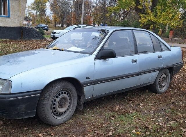 Серый Опель Омега, объемом двигателя 2.3 л и пробегом 300 тыс. км за 1800 $, фото 3 на Automoto.ua