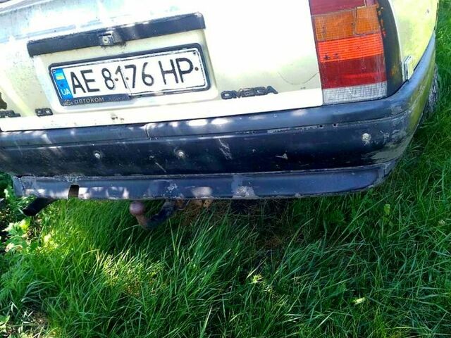 Серый Опель Омега, объемом двигателя 1.8 л и пробегом 300 тыс. км за 600 $, фото 2 на Automoto.ua