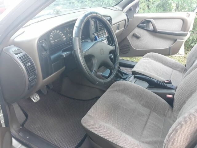 Серый Опель Омега, объемом двигателя 2 л и пробегом 305 тыс. км за 1750 $, фото 14 на Automoto.ua