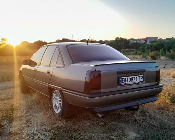 Сірий Опель Омега, об'ємом двигуна 2 л та пробігом 360 тис. км за 2000 $, фото 6 на Automoto.ua