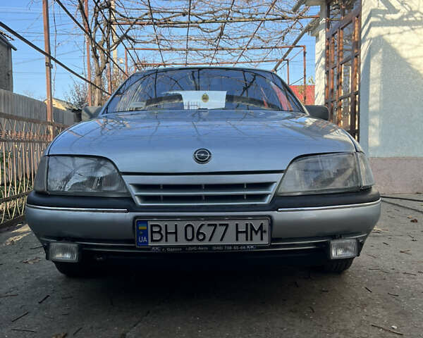 Серый Опель Омега, объемом двигателя 2 л и пробегом 322 тыс. км за 2100 $, фото 1 на Automoto.ua