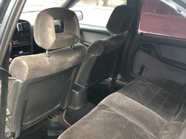 Серый Опель Омега, объемом двигателя 1.8 л и пробегом 325 тыс. км за 1400 $, фото 8 на Automoto.ua