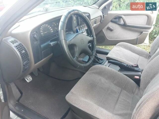 Сірий Опель Омега, об'ємом двигуна 2 л та пробігом 305 тис. км за 1750 $, фото 13 на Automoto.ua