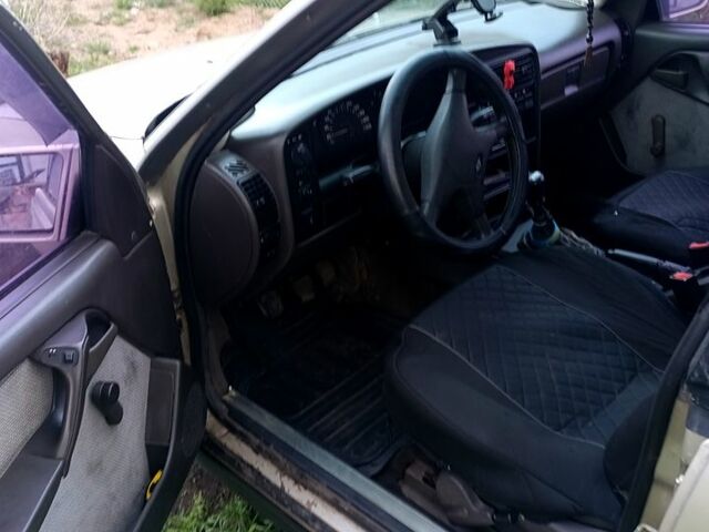 Сірий Опель Омега, об'ємом двигуна 2 л та пробігом 0 тис. км за 1350 $, фото 6 на Automoto.ua