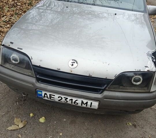 Сірий Опель Омега, об'ємом двигуна 2 л та пробігом 247 тис. км за 1066 $, фото 1 на Automoto.ua