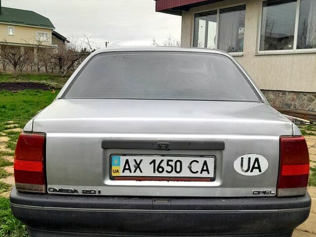 Серый Опель Омега, объемом двигателя 2 л и пробегом 300 тыс. км за 1000 $, фото 3 на Automoto.ua