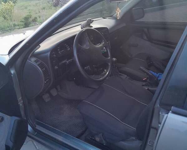 Сірий Опель Омега, об'ємом двигуна 2 л та пробігом 360 тис. км за 2000 $, фото 2 на Automoto.ua