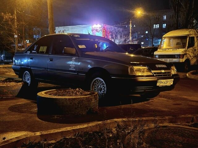 Серый Опель Омега, объемом двигателя 2 л и пробегом 250 тыс. км за 1800 $, фото 3 на Automoto.ua