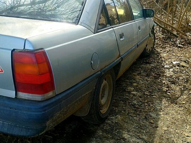 Сірий Опель Омега, об'ємом двигуна 2 л та пробігом 333 тис. км за 800 $, фото 5 на Automoto.ua