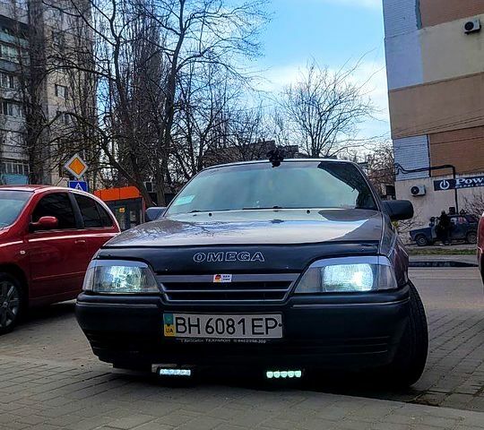 Сірий Опель Омега, об'ємом двигуна 2 л та пробігом 250 тис. км за 1700 $, фото 9 на Automoto.ua
