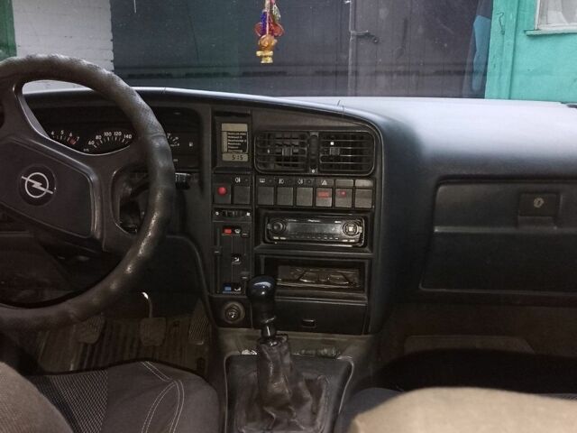 Сірий Опель Омега, об'ємом двигуна 2 л та пробігом 514 тис. км за 1500 $, фото 6 на Automoto.ua
