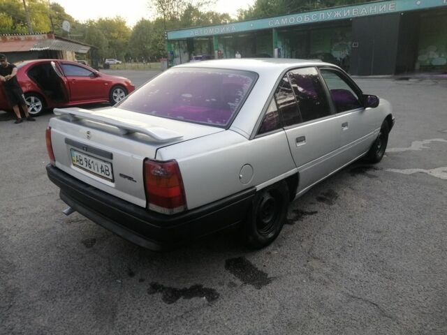 Серый Опель Омега, объемом двигателя 2 л и пробегом 300 тыс. км за 800 $, фото 5 на Automoto.ua