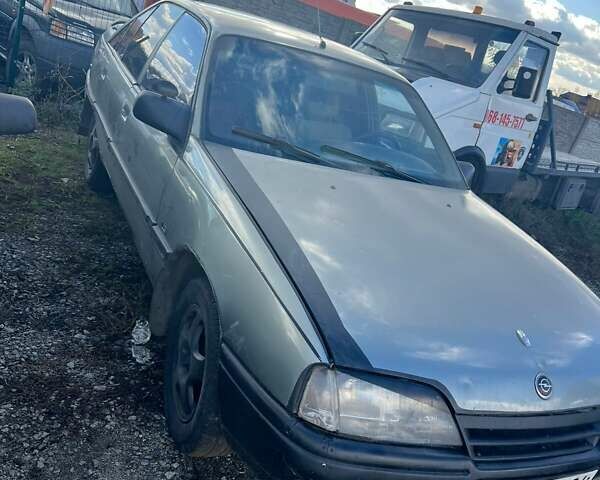 Серый Опель Омега, объемом двигателя 2 л и пробегом 200 тыс. км за 650 $, фото 1 на Automoto.ua