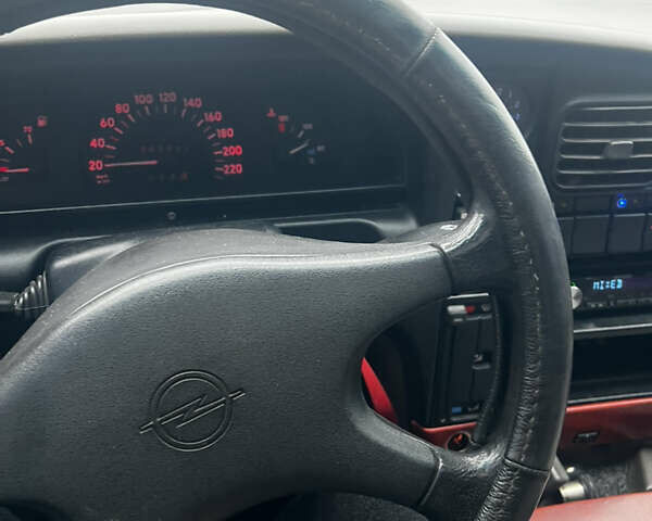 Серый Опель Омега, объемом двигателя 2 л и пробегом 220 тыс. км за 2000 $, фото 6 на Automoto.ua