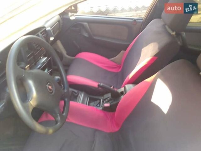 Сірий Опель Омега, об'ємом двигуна 2 л та пробігом 285 тис. км за 900 $, фото 5 на Automoto.ua