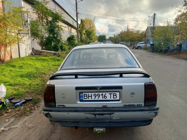 Сірий Опель Омега, об'ємом двигуна 2 л та пробігом 400 тис. км за 1200 $, фото 6 на Automoto.ua