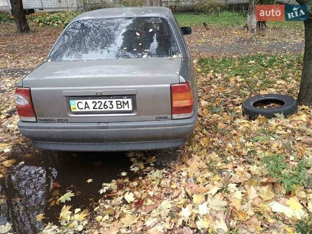 Серый Опель Омега, объемом двигателя 2 л и пробегом 468 тыс. км за 700 $, фото 1 на Automoto.ua