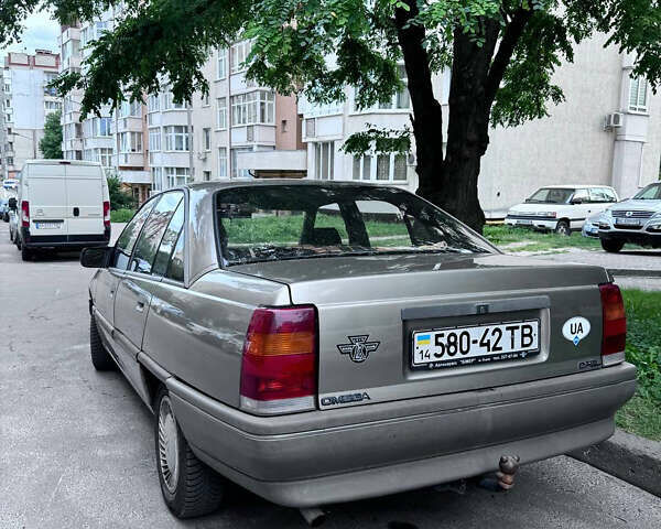 Сірий Опель Омега, об'ємом двигуна 1.8 л та пробігом 360 тис. км за 2000 $, фото 1 на Automoto.ua