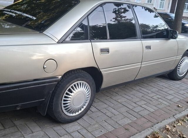 Опель Омега 1988 в Николаеве на Automoto.ua Серый Опель Омега, объемом двигателя 0 л и пробегом 300 тыс. км за 1328 $, фото 2 на Automoto.ua