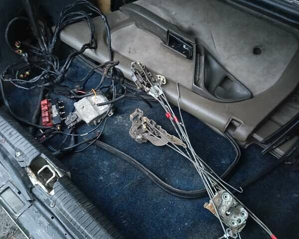 Серый Опель Омега, объемом двигателя 1.8 л и пробегом 500 тыс. км за 400 $, фото 10 на Automoto.ua