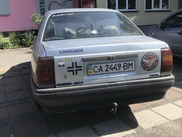 Сірий Опель Омега, об'ємом двигуна 2 л та пробігом 800 тис. км за 1000 $, фото 3 на Automoto.ua