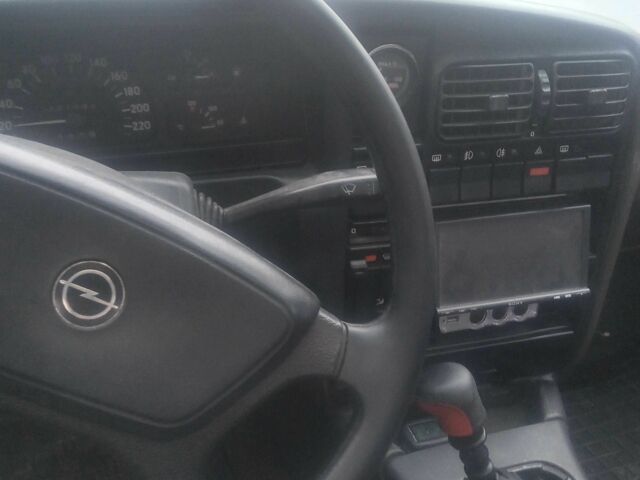 Серый Опель Омега, объемом двигателя 2 л и пробегом 360 тыс. км за 800 $, фото 3 на Automoto.ua