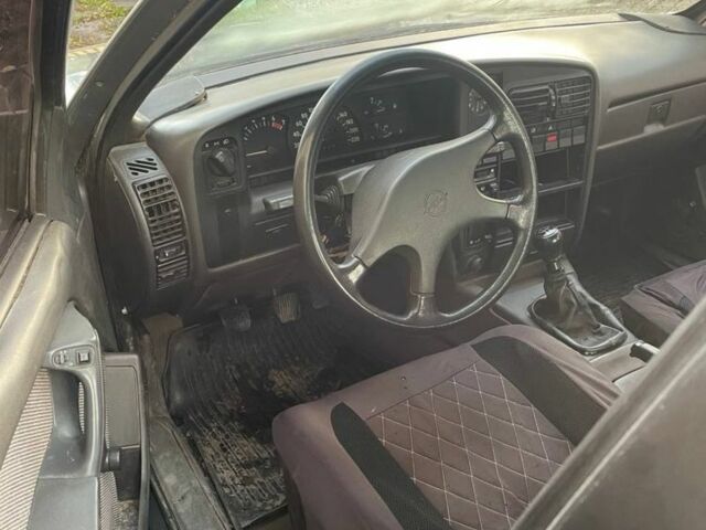 Серый Опель Омега, объемом двигателя 1.8 л и пробегом 350 тыс. км за 360 $, фото 6 на Automoto.ua