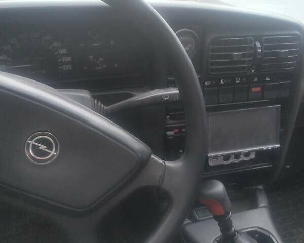 Серый Опель Омега, объемом двигателя 2 л и пробегом 360 тыс. км за 800 $, фото 4 на Automoto.ua