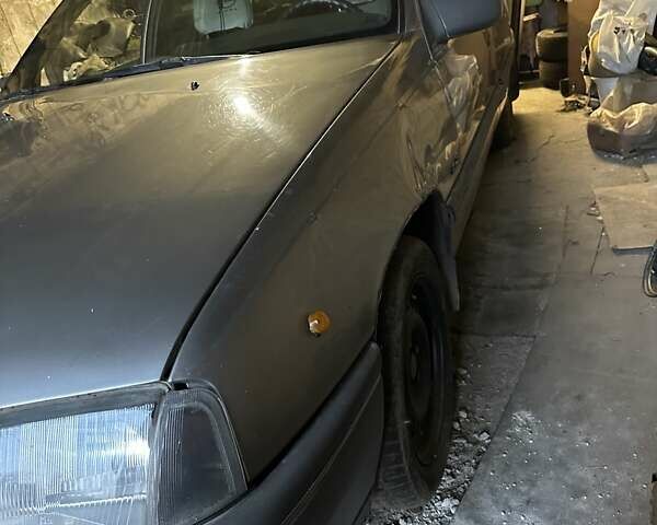 Серый Опель Омега, объемом двигателя 2 л и пробегом 380 тыс. км за 600 $, фото 4 на Automoto.ua