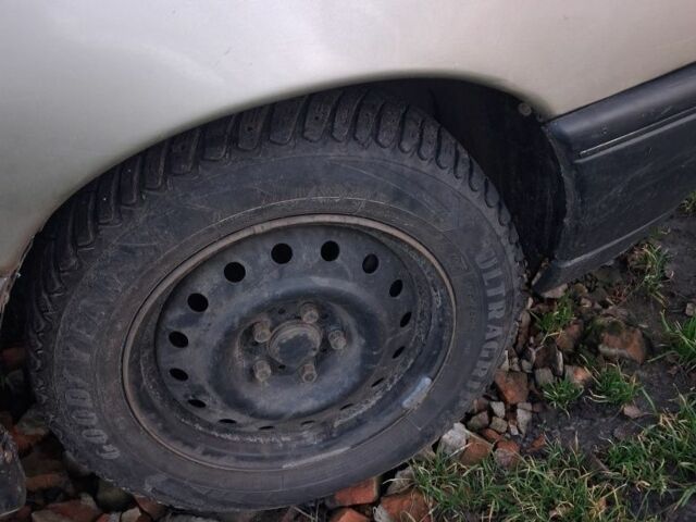 Серый Опель Омега, объемом двигателя 2 л и пробегом 320 тыс. км за 800 $, фото 2 на Automoto.ua