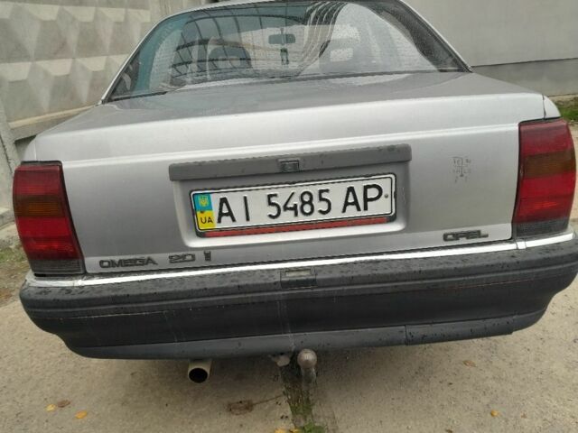 Сірий Опель Омега, об'ємом двигуна 2 л та пробігом 360 тис. км за 900 $, фото 3 на Automoto.ua