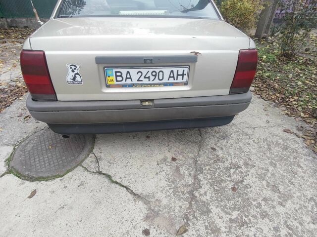 Серый Опель Омега, объемом двигателя 1.8 л и пробегом 184 тыс. км за 1192 $, фото 5 на Automoto.ua