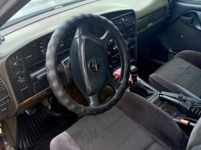 Сірий Опель Омега, об'ємом двигуна 2 л та пробігом 0 тис. км за 1400 $, фото 2 на Automoto.ua