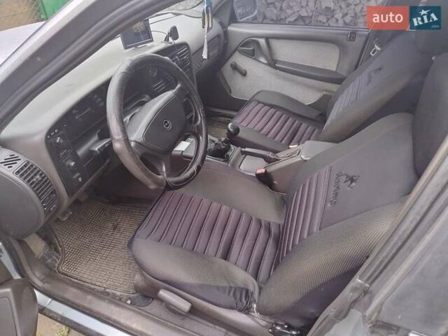 Серый Опель Омега, объемом двигателя 2 л и пробегом 170 тыс. км за 1100 $, фото 2 на Automoto.ua