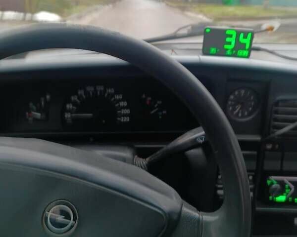 Серый Опель Омега, объемом двигателя 2.2 л и пробегом 450 тыс. км за 1500 $, фото 3 на Automoto.ua