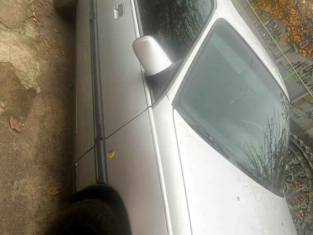 Серый Опель Омега, объемом двигателя 2 л и пробегом 200 тыс. км за 2000 $, фото 3 на Automoto.ua