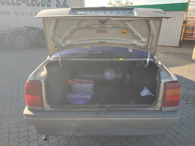 Серый Опель Омега, объемом двигателя 2 л и пробегом 490 тыс. км за 1311 $, фото 11 на Automoto.ua