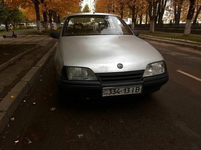 Опель Омега 1988 в Городке на Automoto.ua Серый Опель Омега, объемом двигателя 2.3 л и пробегом 320 тыс. км за 650 $, фото 1 на Automoto.ua