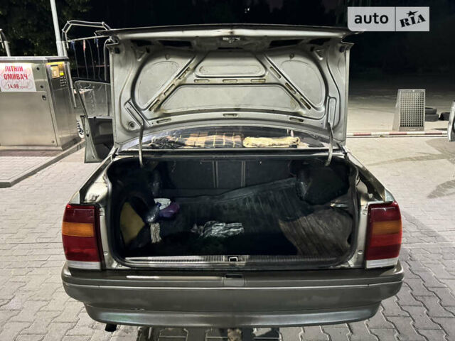 Сірий Опель Омега, об'ємом двигуна 1.8 л та пробігом 360 тис. км за 2000 $, фото 14 на Automoto.ua
